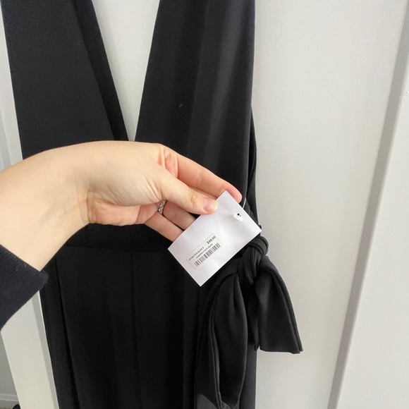 Oak & Fort black low-cut, flowy romper - Picture 7 of 9